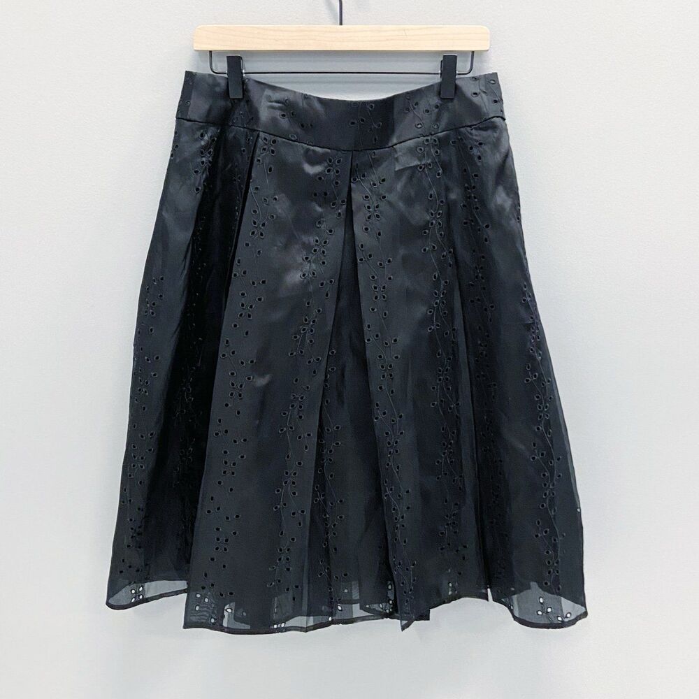 Dressbarn Skirt Womens 12 Black 100% Silk Pleated Knee Length Eyelet Back Zipper